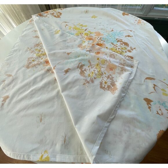 Vintage 70s flat sheet, peach, blue, yellow floral pastel full/double size bed - Picture 5 of 8
